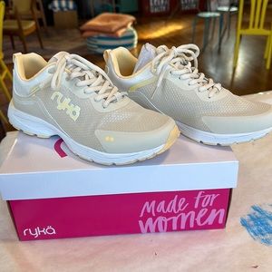 Ryka Skywalk Rush 8.5 Wide Walking Sneakers